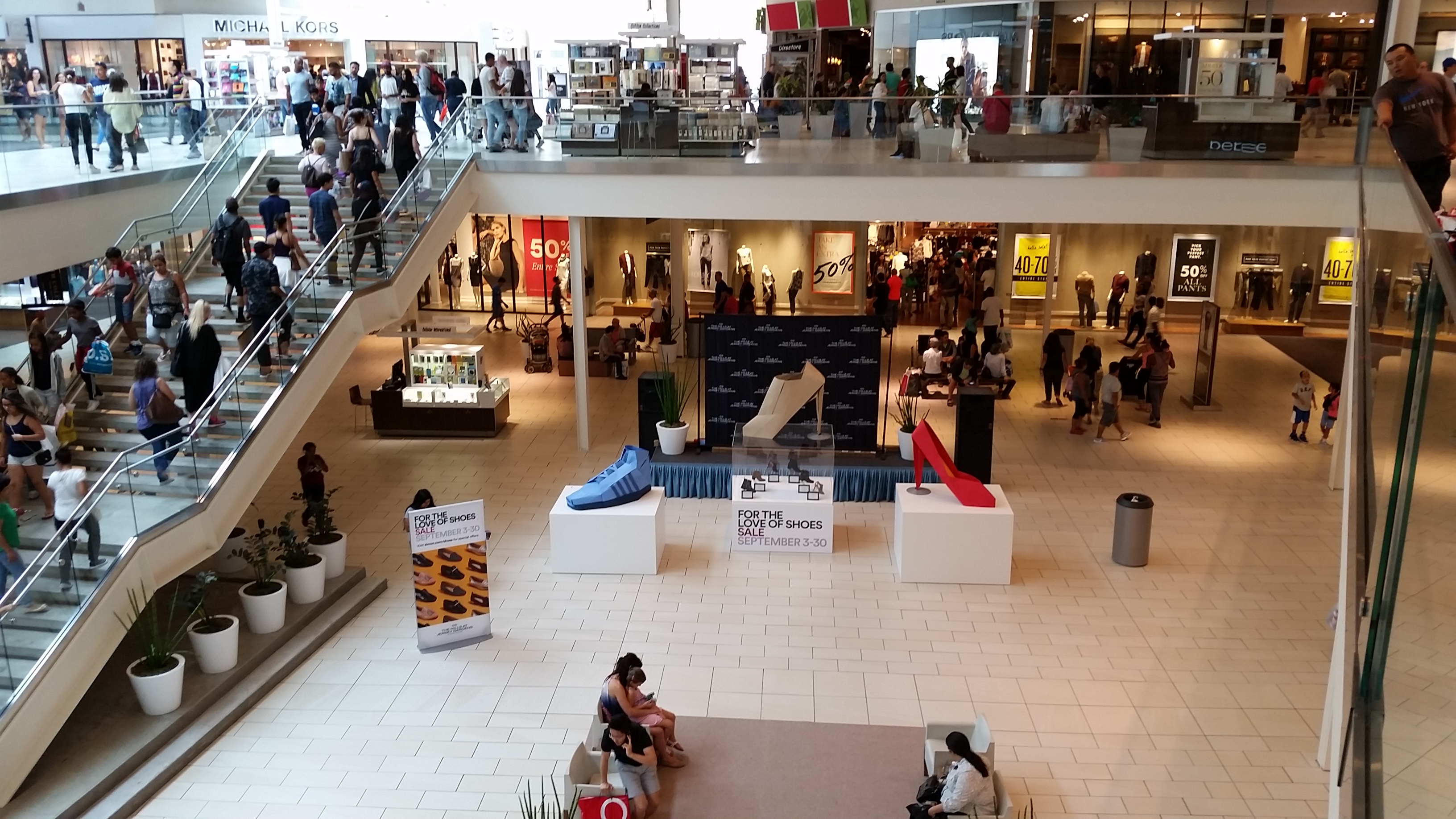 giant origami shoes at New Jersey gardens mall by Taro